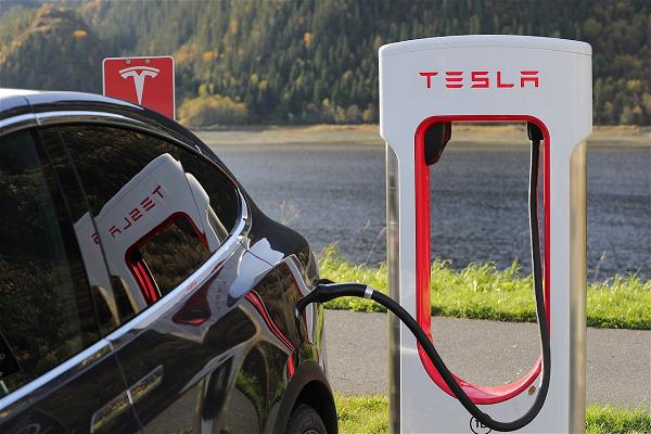 California – Nhà Máy Tesla Không Thể Hoạt Động Bình Thường