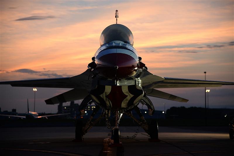 Đại Tá Mỹ Buộc Phải Thôi Việc Vì Lấy Tiêm Kích F-16 Đi Gặp Nhân Tình