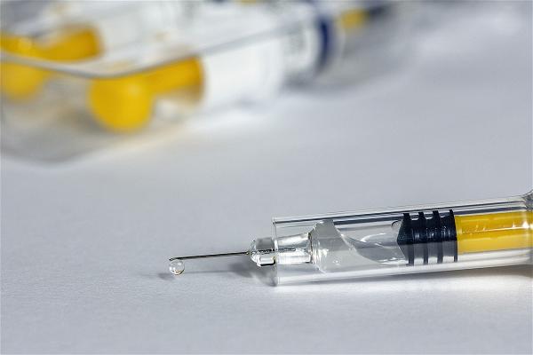 Hoa Kiều Chi Hàng Nghìn USD Về Trung Quốc Tiêm Vaccine