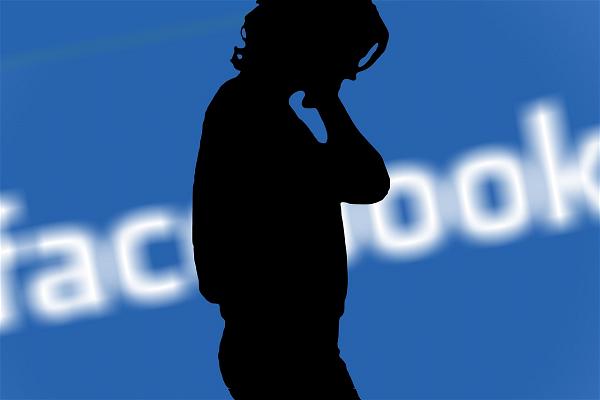Facebook Bị Phạt 500,000 Bảng Ở Anh