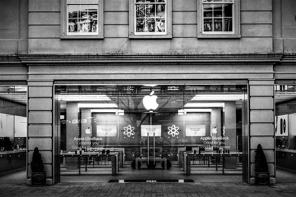 Apple – Khách Hàng Phải Chờ Để Nhận Lại Thiết Bị Gửi Sửa Chữa