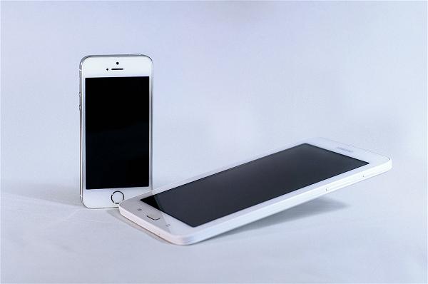 Samsung Kiện Đại Sứ Thương Hiệu 1.6 Triệu USD Vì... Dùng iPhone X