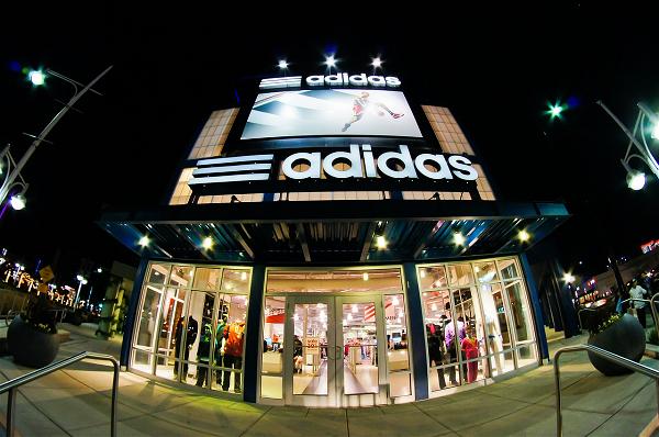 Adidas Sẽ Dùng Nhựa Tái Chế Cho Tất Cả Sản Phẩm Từ Năm 2024