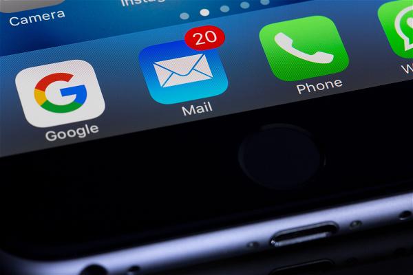 Apple iPhone Có Nguy Cơ Bị Hack Thông Qua Ứng Dụng Email