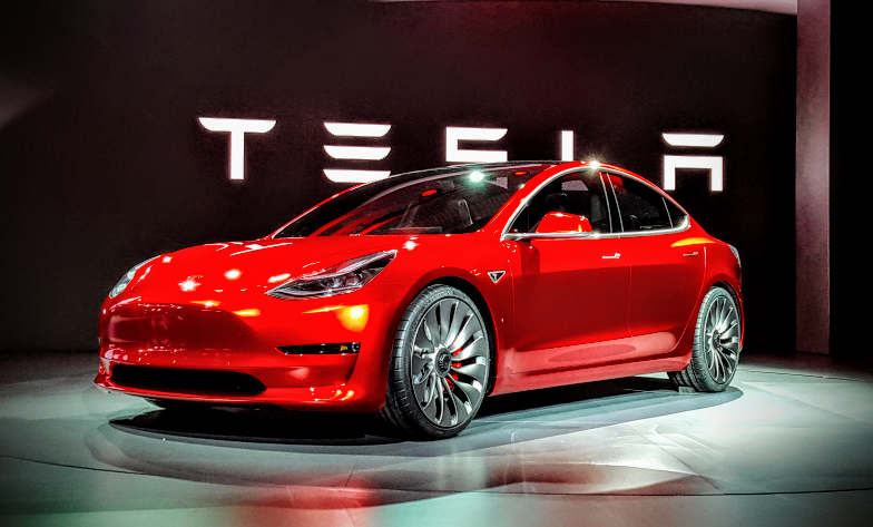 Tesla Đã Xuất Xưởng Được 100,000 Xe Model 3
